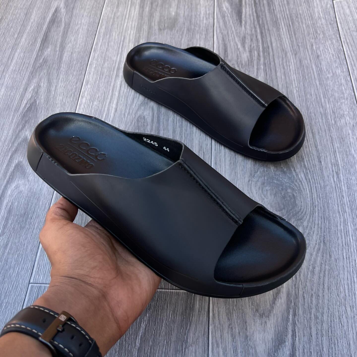 RF-Sandal-VO115-01 en Cuir Noir Homme 1 - Zonama.sn RF-Sandal-VO115-01 en Cuir Noir Homme